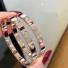 2024 Luxe Classique Épais Bracelet En Or Designer Avec Diamant Femmes Top Notch En Forme De V En Argent 18k Ouvert Bijoux De Mariage Boxq8