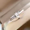 Wysokiej jakości diamentowy pierścionek projektantów dla kobiety T1 Plaked 925 srebrny srebrny 18K Rose Gold Modna cienka design z Diamond InLay Classic Prezent biżuterii