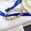 Designer-Luxus-Schmuck-Armband für Damen, mit Buchstaben überzogen, Edelstahl-Armband, Geschenke, Accessoires, aushöhlen, 240228