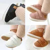 Första vandrare Baby Casual Shoes Retro Leather Boy Girl Multicolor Toddler Rubber Sole Anti-Slip Spädbarn Born Moccasins