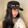 Береты, корейская нишевая кепка с бантом, женская ретро-черная кепка Ins, весенне-летний солнцезащитный козырек с большой головкой и плоской вершиной, модная индивидуальная шляпа в стиле милитари