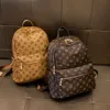 Ombro em 2024, nova versão coreana da moda, bolsa feminina de flores antigas da moda, mochila macia de grande capacidade, bolsa de viagem PU para mulheres 75% atacado de fábrica