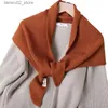 Écharpes Nouveau Triangle coréen foulards en tricot pour les femmes en plein air couleur unie chaud châle créatif Double face porter noué châle cadeau écharpe Q240228