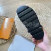 Sandali da donna firmati Scarpe con fibbia di lusso Pantofole con diamanti Scivoli Scarpe casual in pelle di vitello di cristallo Pantofole da spiaggia estive con plateau trapuntato