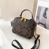 Pacotes de dia feminino bolsa de câmera bolsa quente moda grils um ombro sacos crossbody saco carta impresso pequeno saco quadrado