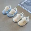 Utomhus baby singelskor 03 år gammal pojke och flickas småbarnskor barns nonslip antikick singel skor vit sko blå avslappnad