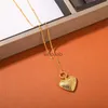 Halsband 2024 French Romantic Niche Retro Metal Scallop Love Heart Necklace Blogger med samma benben Staplade smycken 240228