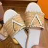 Designer Womens Herringbone Slippers Hardware British Decorative HerringBone Slippers 2024 Fashion Womens Sandals Summer Flats Designer Shoes