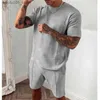 Herrspårar Mens Tracksuits Men Sports Passar Solid Color Loose Summer Short-Sleeved Round Neck T-Shirt Mid-midjig raka Shorts 2-delade Q240228