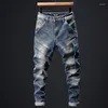 Jeans da uomo 2024 Locomotiva Stile Personalità Tendenza Sottile Micro Elastico Retro Distressed Piedi da moto Tridimensionale Skinny Lungo