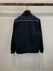 남성용 재킷 2023 가을/겨울 뉴 스탠드 업 칼라 긴 슬리브 코트 남성 패션 느슨한 지퍼 작은 포켓 블랙 고품질 재킷 J240228