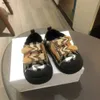 modeschoenen voor peuters van hoge kwaliteit babyschoenen maat 20-25 kaki geruite ontwerp wandelschoenen voor baby's doos verpakking 15 okt