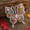 Kreative, mit Diamanten besetzte Schmetterlingsbrosche, modischer und einfacher hohler Insekt-Damenmantel, Brustblumentasche, Schnallenzubehör