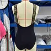 Kvinnors badkläder Ny sexig svart jumpsuit avancerad lantningseffekt Solid Color Triangle Swimsuit Sexig U-formad skönhet 240228