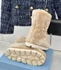 Chaussures de créateurs Femmes Bottes de neige en nylon rembourré Bottines de luxe en peau de mouton Mode Automne Hiver Laine Cuir Espace Coton Bottes chaudes Taille 35-45