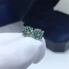 Brincos de quatro garras de diamante verde Mosang Brincos de diamante em ouro 18K Brincos de pedra Mosang coloridos simples