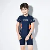 Children Boy Swimsuit Cartoon Dinozaur 2 sztuki garnitury pływackie Kostrowca na plażę kostium Bodysuit Childys Boys Szybkość kąpielowa Lasten Uimapuku 240226