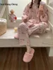 Vêtements de nuit pour femmes Runxiangcheng 2024 Parc animalier de dessin animé Pur coton Col rond Pantalon à manches longues en vrac Pyjamas