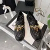 2024 primavera Mocassini firmati Scarpe eleganti da donna Mocassino piatto trapuntato Scarpe in pelle per donna Tacchi spessi di lusso C Catene scarpe da lavoro pantofola Muli