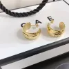 2024 Vinatage Luxury Gold plaquées d'oreilles plaqué Designer Boutique Boucles d'oreilles en métal Design Cadeaux d'amour romantique pour femmes bijoux avec boîte en acier inoxydable