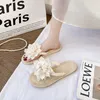 Livraison gratuite pantoufles designer pour femmes diapositives de mode tongs en forme blanche semelles souples antidérapantes sandales de vacances à la plage diapositives plates pour femmes chaussures de plein air GAI