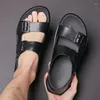 Sandales en cuir véritable pour hommes, chaussures d'été, mode décontractée, tongs noires confortables, baskets pour adultes, pantoufles pour hommes
