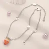 Designer de luxe femmes colliers fraise pendentif collier style mignon chaîne en argent boucles d'oreilles bracelet ensembles de bijoux lettre logo fille cadeau cadeaux de mode