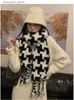 Sciarpe Designer di minoranza Coreano Sciarpa mista lavorata a maglia con ordito pied de poule per le donne da indossare con nappe calde Sciarpe per coppie fuori dall'inverno Q240228