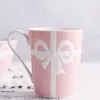 Präglad bowknot mugg blå rosa färg ben porslin mugg och kopp 350 ml vit porslin kaffemuggar bröllop födelsedag present266o