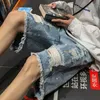 Mäns shorts gmiixder hål rivna denim shorts för mens 2023 sommar punk vibe gata kläder i USA höft tvättade lösa pälskant halva byxor j240228