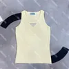 Camisetas sin mangas con insignia de triángulo de diamantes Camisetas sin mangas recortadas de punto Camisetas P de diseñador para mujer