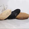 Boinas de tela tejida Sombrero Diseñador Sombreros de paja planos Gorras de casqueta de verano para mujer Gorra de punto de playa Gorra de béisbol para mujer Bolsa de traje Accesorios para hombre