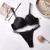 Set di reggiseni Set di biancheria intima da donna Reggiseno di pizzo sexy perizoma di alta qualità Etichetta V rossa all'ingrosso