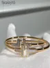 Charm-Armbänder Designer V Gold Weiß Fritillaria Federstahlrohr 18 Karat dick, hochwertige CNC-Handeinlage, passende Platte2669632