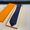 New Neck Ties 고품질 편지 100% 넥타이 실크 블랙 블루 알디트 자카드 파티 웨딩 사업 짠 패션 디자인 하와이 넥 타이 박스 456128