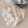 Meias femininas 5 pares japonês bonito bordado algodão puro curto verão respirável dos desenhos animados moda casual pequeno urso