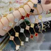 Designer Jewelry Luxury Bracelet VanCA V Golden Fan Family Four Leaf Grass Womens Thick Gold Plated 18k Five Flower Natural White Fritillaria Red Chalcedony