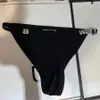 Bikini designer kvinnor baddräkt sexig minimalistisk strand baddräkt klassisk tvådelar set och fashionabla svarta underkläder med brevklistermärken