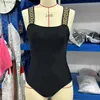 Kvinnors badkläder Ny sexig svart jumpsuit avancerad lantningseffekt Solid Color Triangle Swimsuit Sexig U-formad skönhet 240228