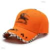 Sombrero Burbery Cap Caps Nuevo sombrero de béisbol de verano para mujeres y hombres Sombrero de lengua de pato Sombreros a cuadros con bolas Gorro Gorro Gorro Casquette Sombrero de cubo Sol de zorro blanco de lujo para gorro 9981