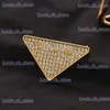 Pins Broschen 18K Gold Designer Broschen Pins 2023 Liebesgeschenk Entworfen für Frauen Ohrringe Designerschmuck Hochzeitsfeier Zubehör Luxusschmuck Großhandel T2402