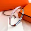 Designer Armband Classic Letter Armband Men's and Women's Par's Armband 18K Gold Rose Gold Silver Tri-färg Wide Luxury Jewellery