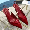 Slingbacks Heels Designer Luxury Womens Dress Shoes Gold Printed Leather Triangle Pumps Pointy Toe Shoes Sandals 7.5 سم