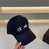 Casquette de baseball de luxe Chapeau de designer Casquettes Casquette Luxe Unisexe Solide Imprimé Géométrique Ajusté Ferme Toile Avec Hommes Sac À Poussière Snapback Mode Soleil Femmes