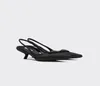 2024 Kvinnor Sandal Low Heel Triangle Borstad läder Slingback Black Leather Pointe Toe Sling Back Designer Pumpar gummisula Höga klackar Sko med Box 35-42