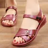 Sandalen Damesmode 2024 Zomer Middelbare leeftijd Antislip platte schoenen Zacht casual platform