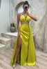 2024 Mörkgrön aftonklänning Silk Satin Halter Beaded Crystals Formella arabiska promfestklänningar Vestidos Fiesta Robe de Soiree