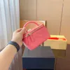 クロスボディデザイナーバッグGeniune Leather Luxury Handbag Pink Black Mutip Colors Cosmetics Bag Love Hardward Mirror Small Dust Bag