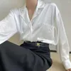 女性用ブラウスファッションブラウスデザイナーシャツ3次元刺繍シルク長袖の日焼け止めゆるいカジュアルコート