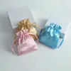 Smyckespåsar 50st Silk Satin Bag Packing Organizer med Ribbon Wedding Christmas Candy Whosale Custom Present Present